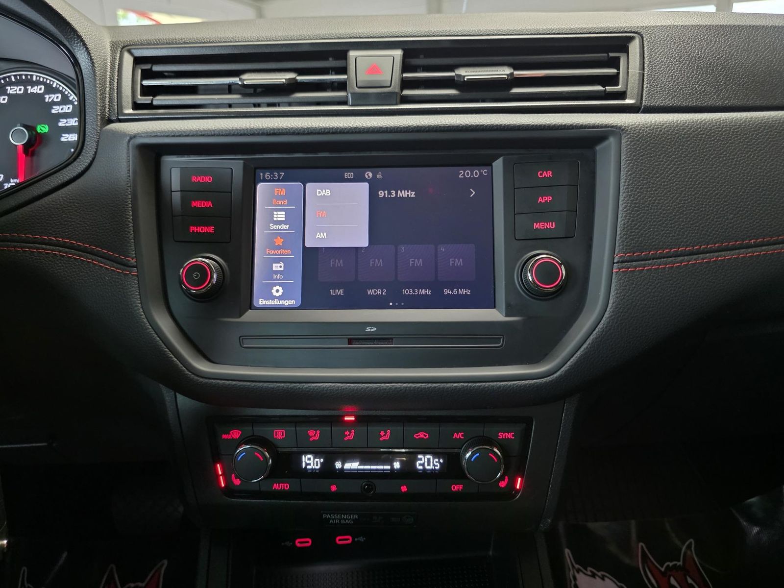 Fahrzeugabbildung SEAT 1.5 TSI FR DSG /Panorama/LED/Carplay/DAB/18"