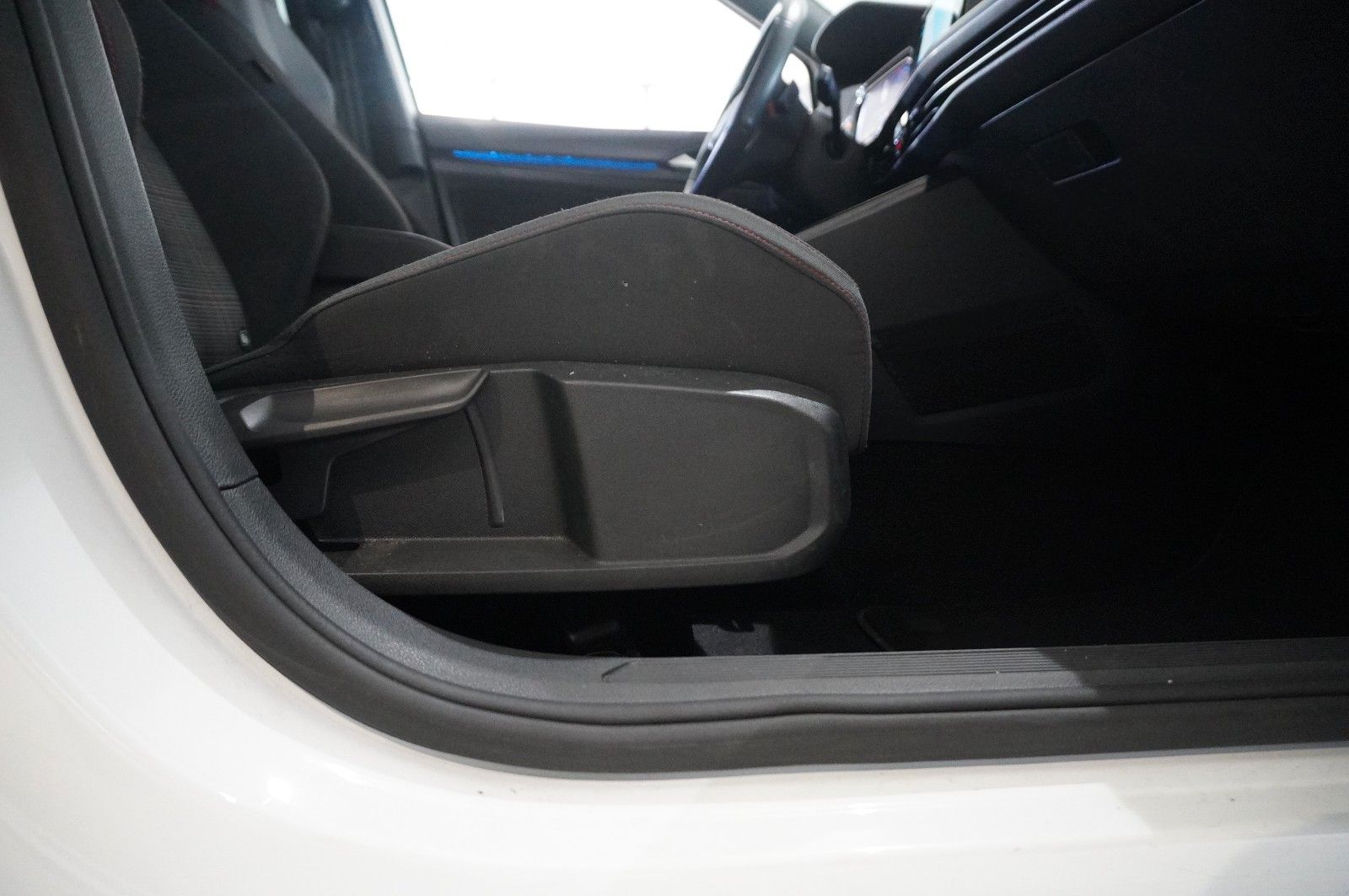 Fahrzeugabbildung Volkswagen Golf VIII Lim. 2.0 TSI GTI DSG NAVI/LED/KAMERA