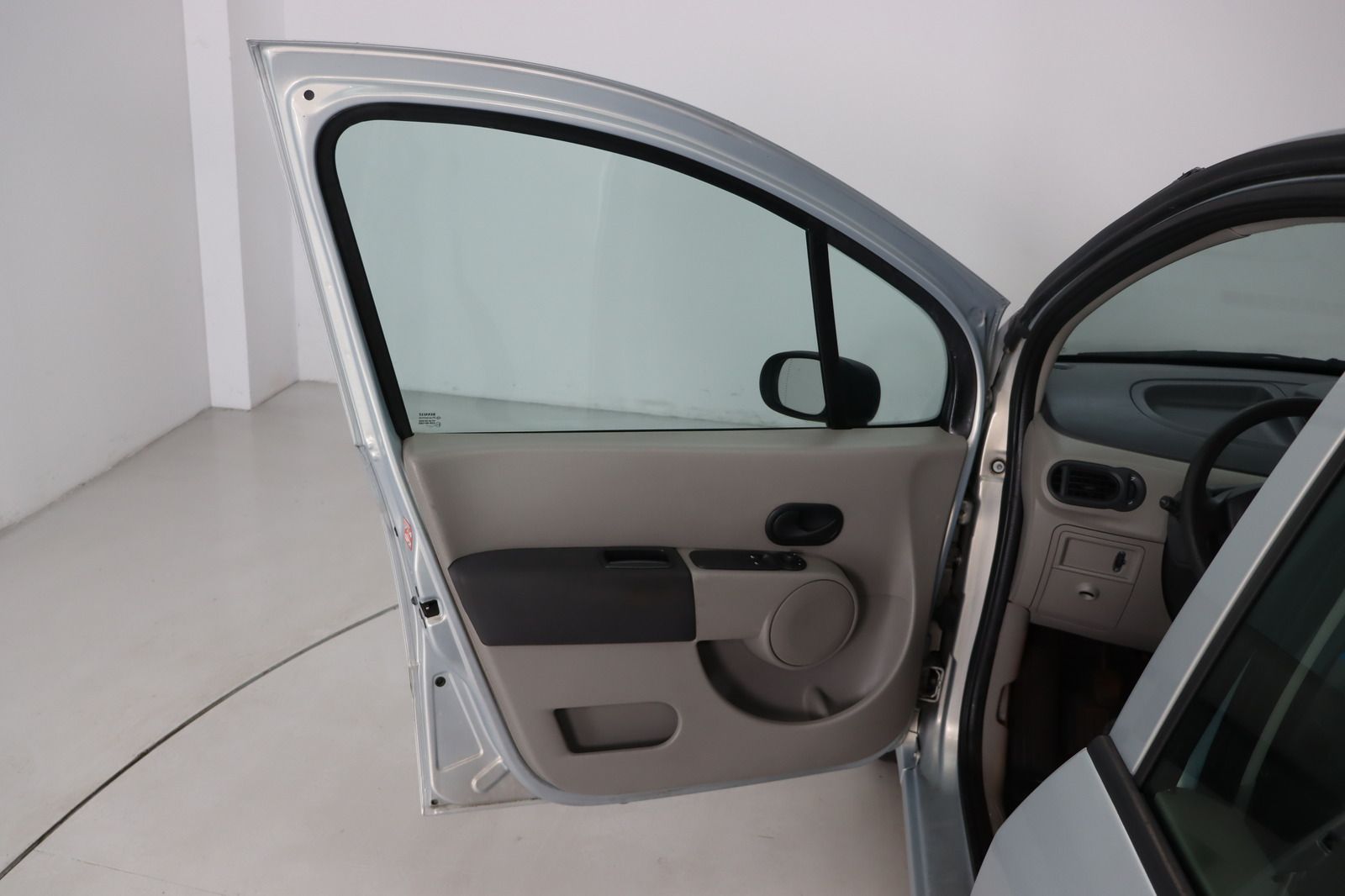 Fahrzeugabbildung Renault Modus 1.2 16V * HU/AU bis 09.26 * 8-fach *
