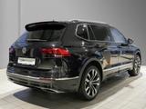 Volkswagen Tiguan Allspace 2.0 TDI DSG Highline R-Line 7-Si - Volkswagen Tiguan Allspace mit Diesel-Antrieb: Schwarz, Head-Up Display