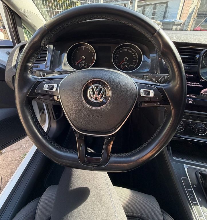 Image of Volkswagen Golf