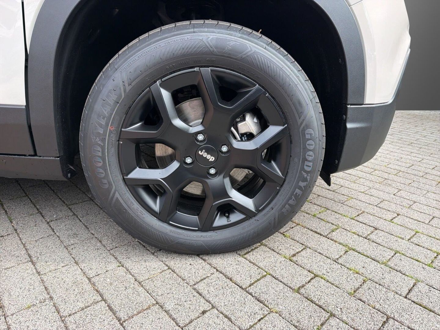 Fahrzeugabbildung Jeep Avenger Black Edition 1.2 MHEV -Panoramadach-MY2