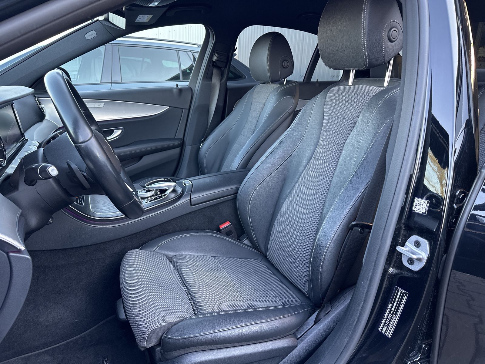 Fahrzeugabbildung Mercedes-Benz E 220d AMG-Line NAV+LED+KAMERA+WIDESCREEN+19ZOLL