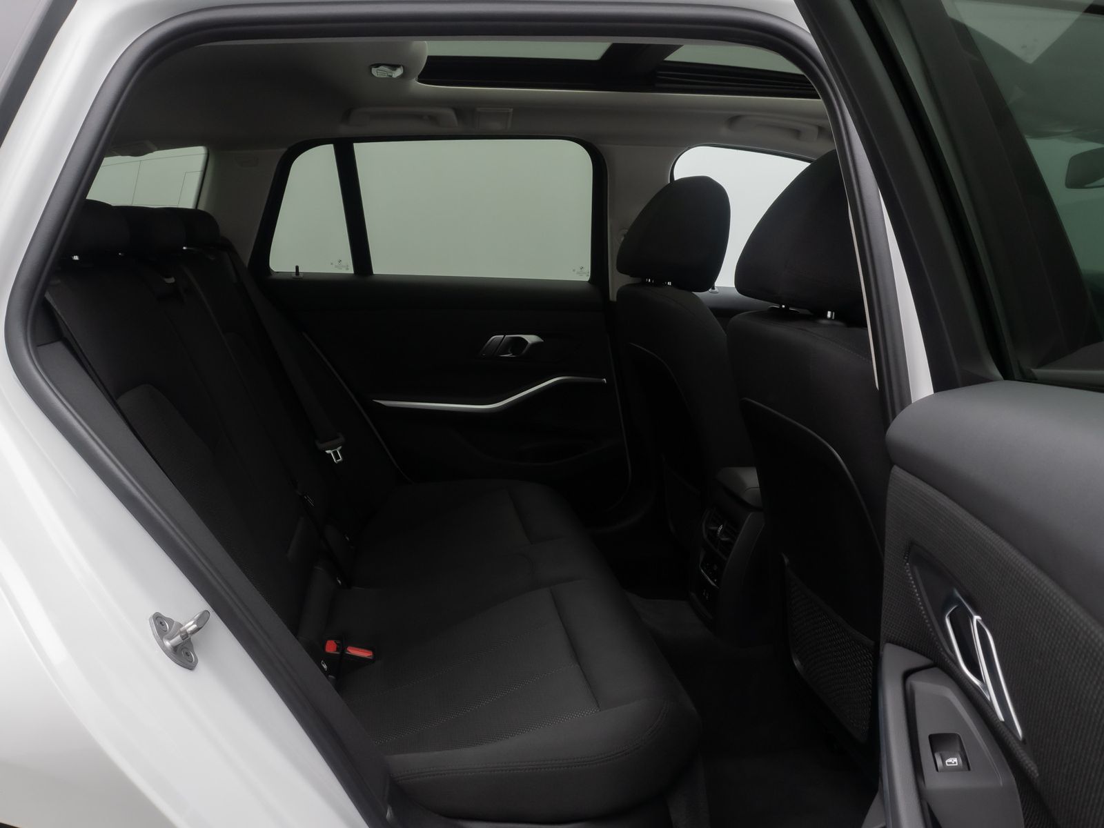 Fahrzeugabbildung BMW 330d Stop&Go LED DAB DriveAssis Panorama 18Zoll