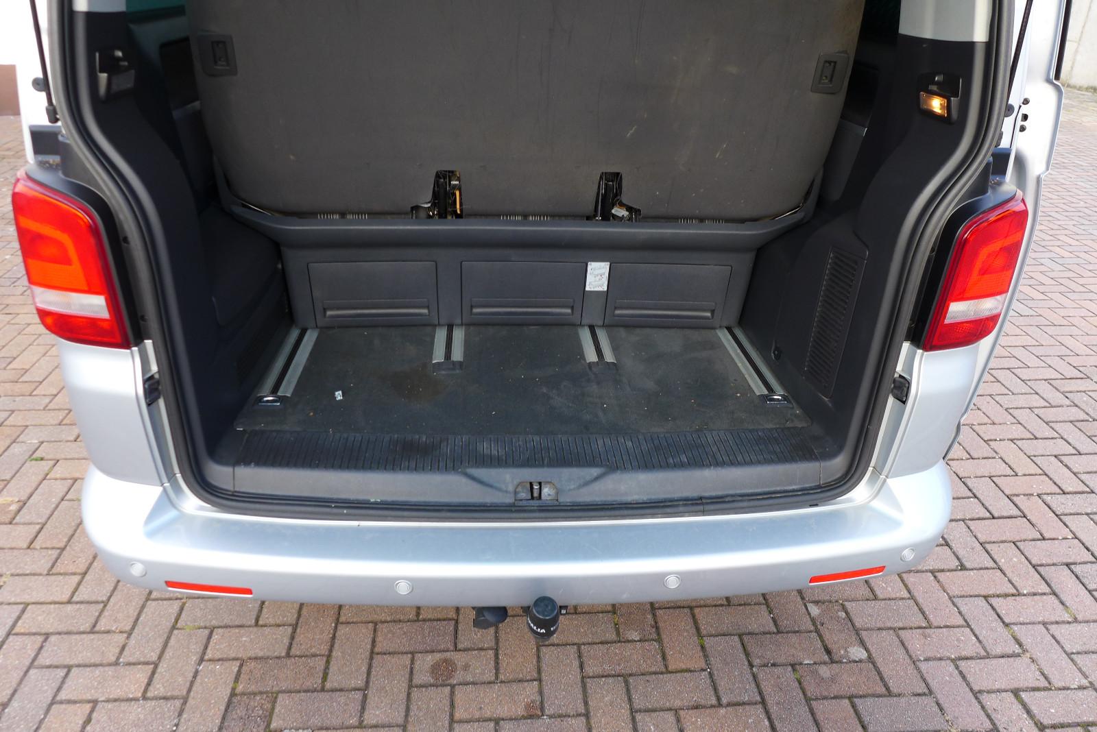 Volkswagen T5 Multivan 2.0 BiTDI Match | 179 ch | BVM | 7 places | Table | Chauffage stationnaire | Sièges chauffants | Attelage amovible