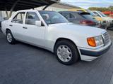 Mercedes-Benz 200 - Mercedes-Benz 200 aus 1993