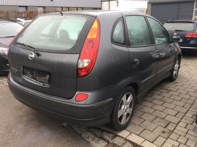 Nissan Almera Tino