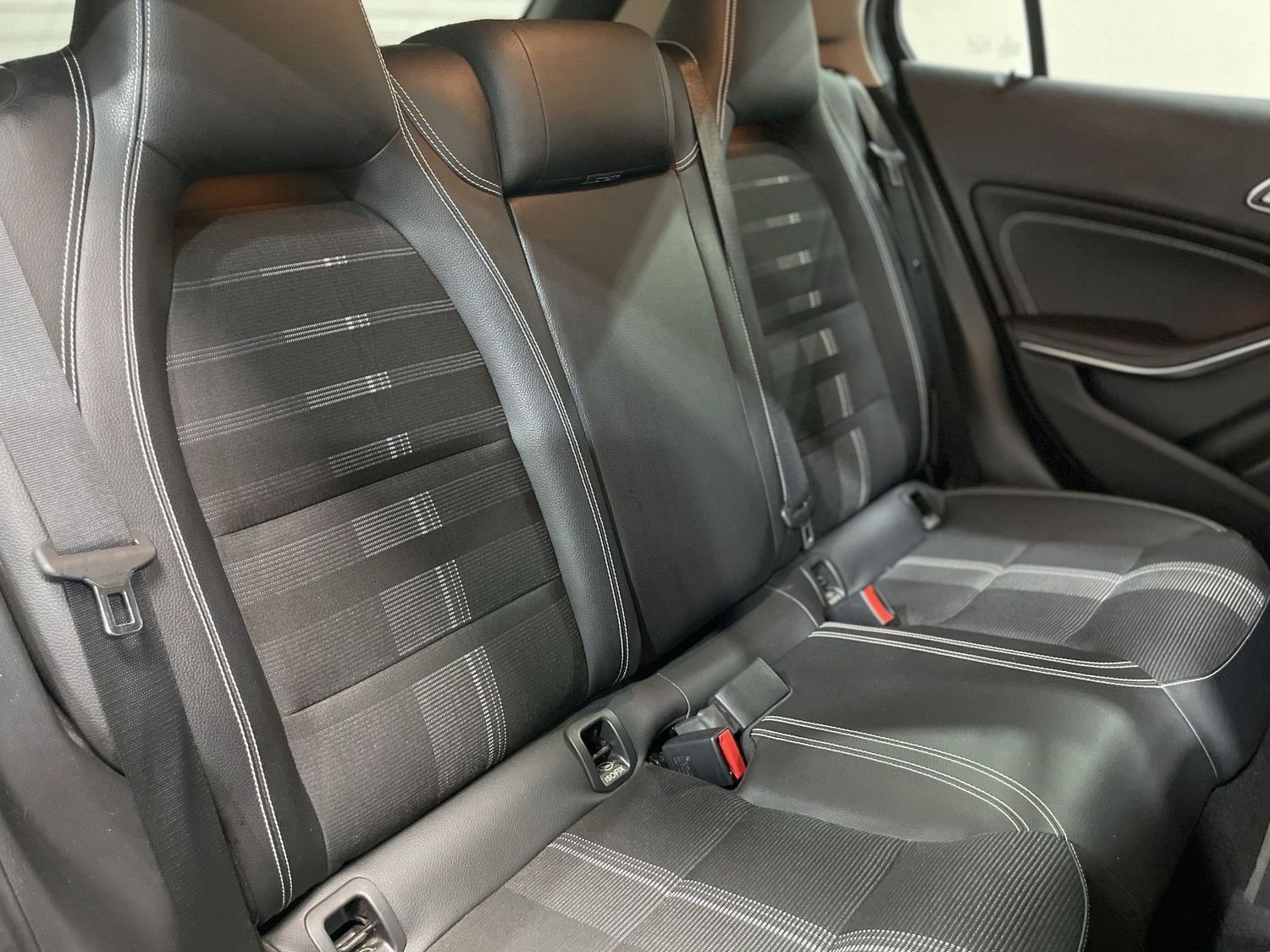 Fahrzeugabbildung Mercedes-Benz GLA 220 CDI 4Matic Off-Road#Sport#LED#Ambiente#K