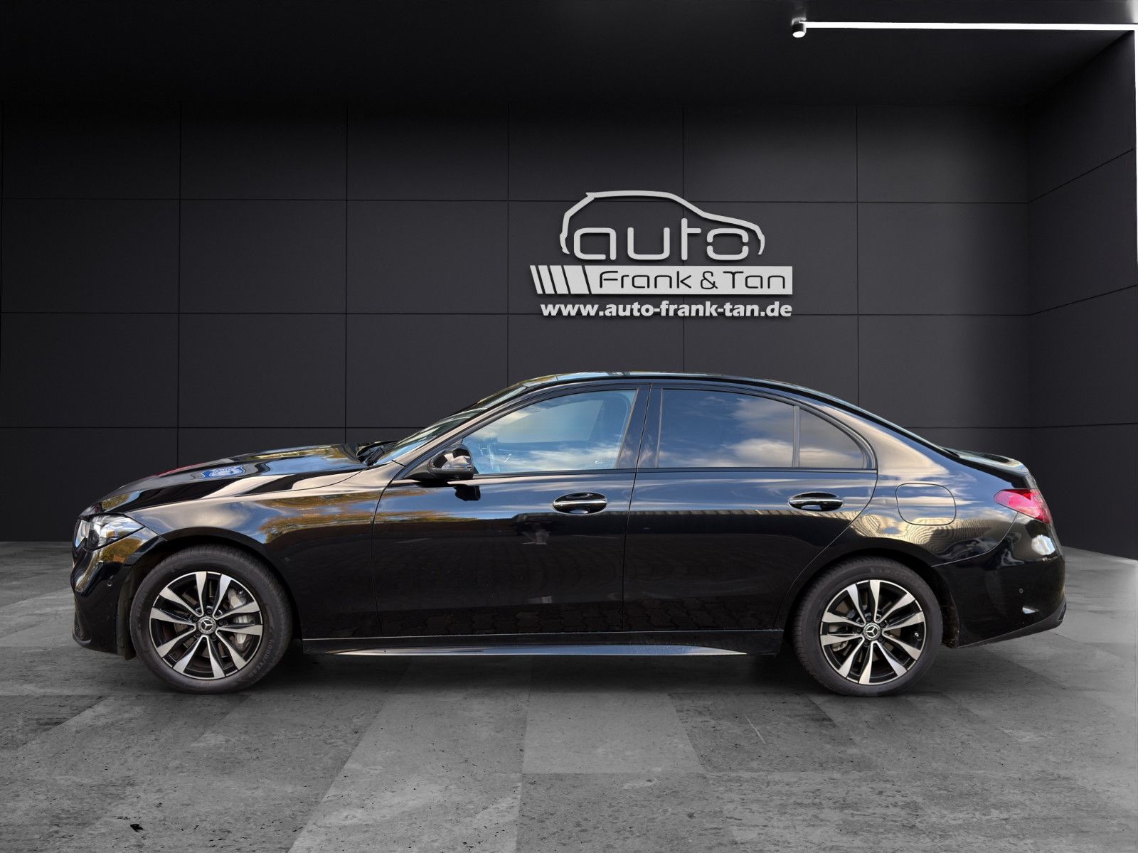 Fahrzeugabbildung Mercedes-Benz C 300 e*AMG-Line*Night-Paket*Pano*Ambiente*360°