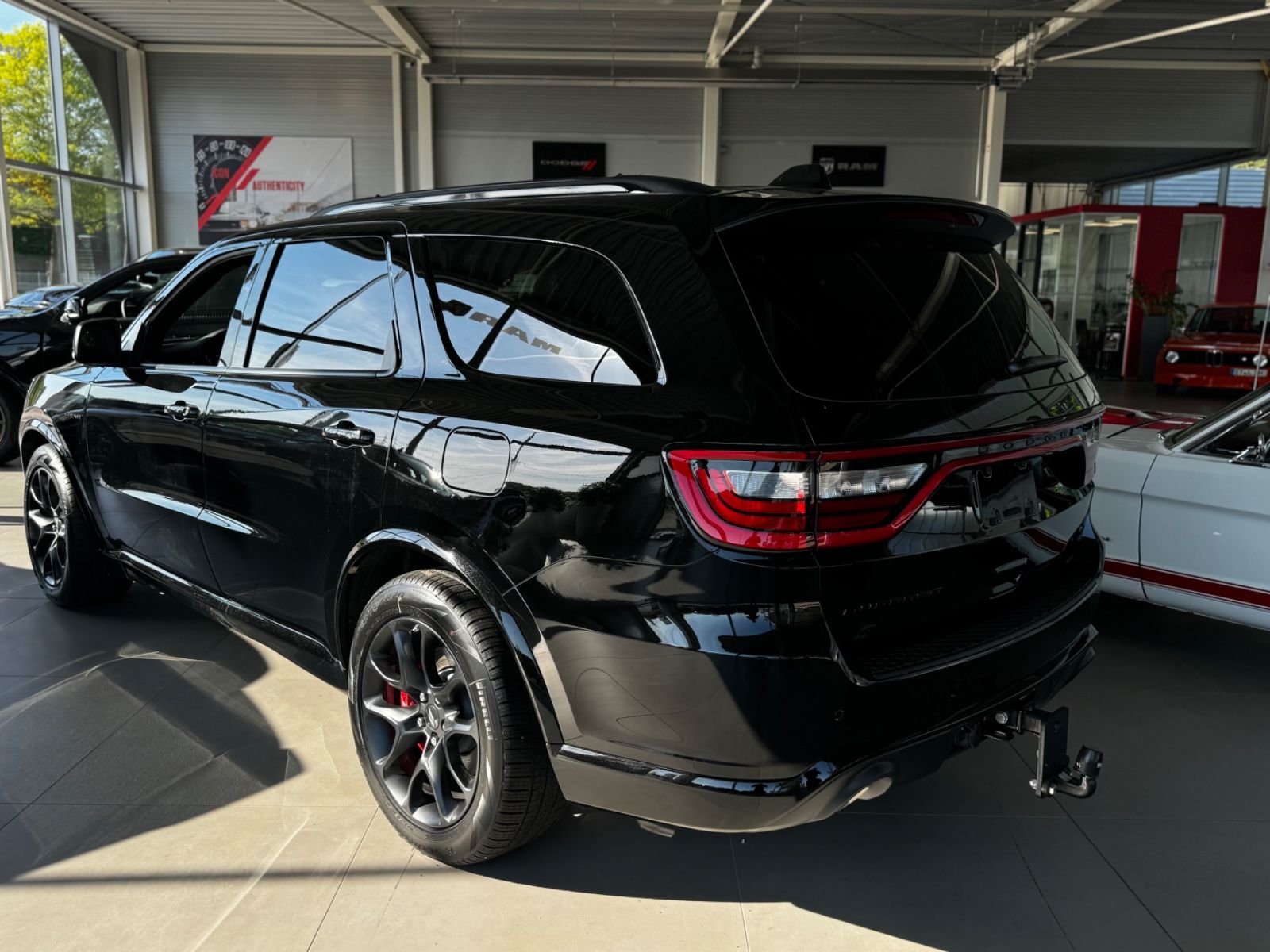 Fahrzeugabbildung Dodge Durango 5,7 HEMI R/T Premium LPG Black 7-Sitzer