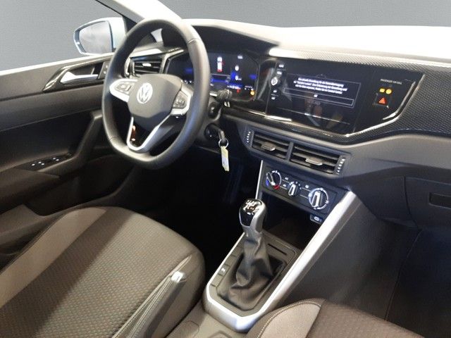 Fahrzeugabbildung Volkswagen Polo VI Life 1.0TSI LED Klima PDC vorn und hint