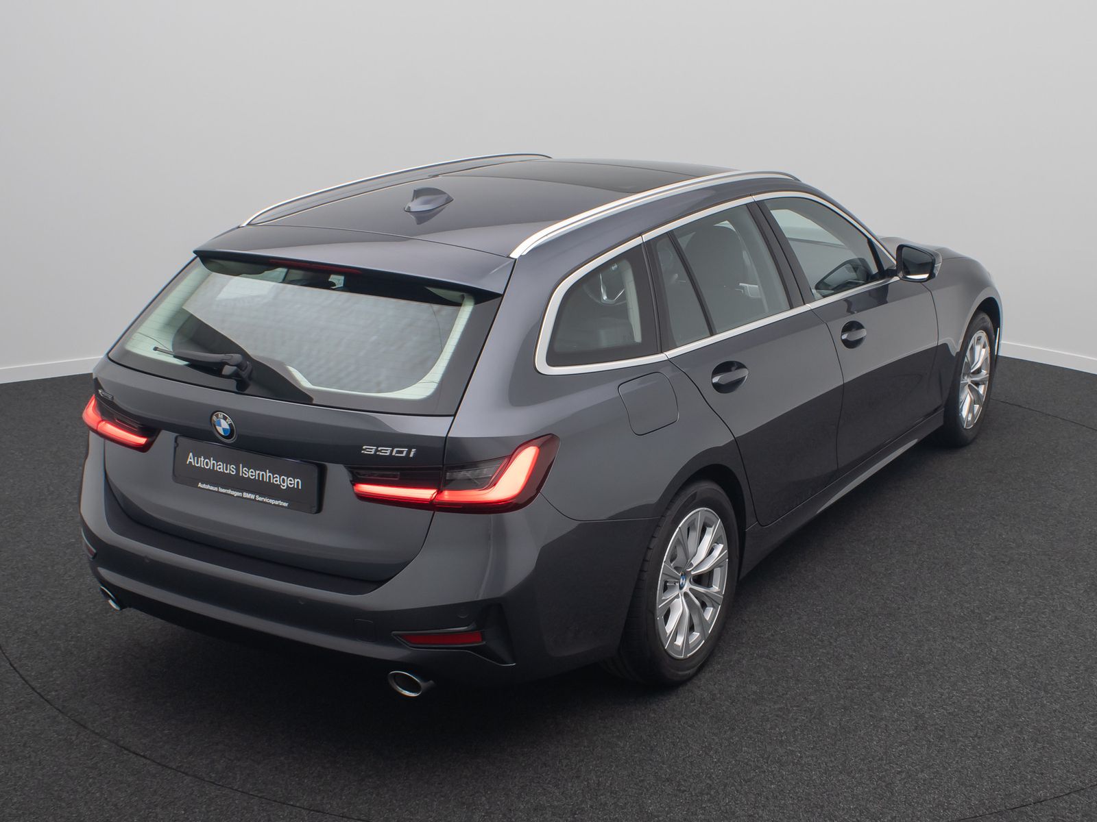 Fahrzeugabbildung BMW 330i xD Alarm AHK DAB Panorama Individual Sport