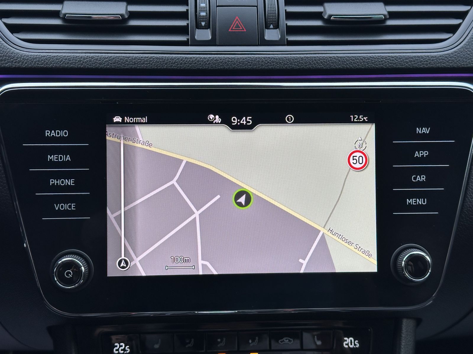 Fahrzeugabbildung SKODA Superb Combi 2.0 TDI DSG Sportline NAV+LED+VCOCK