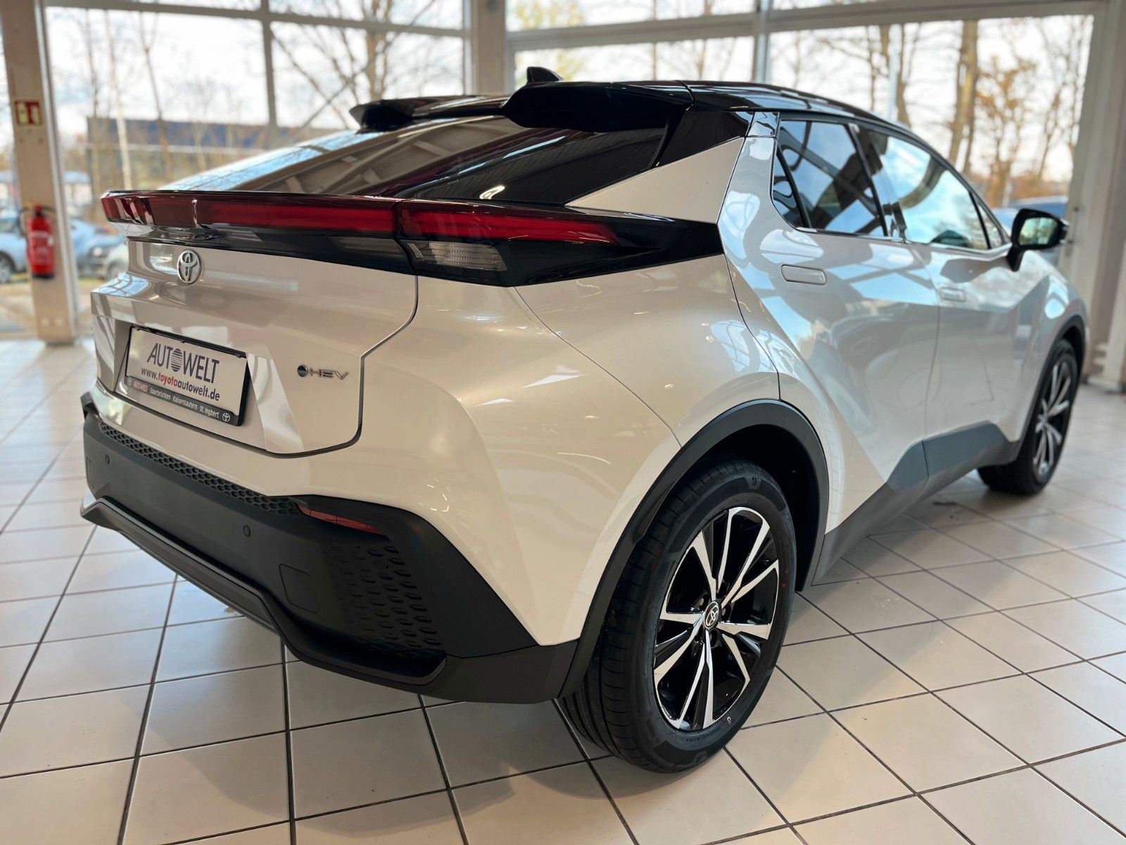 Fahrzeugabbildung Toyota C-HR Hybrid 1,8 Hybrid Teamplayer/Technik-Paket