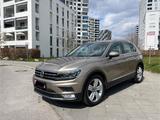 Volkswagen Tiguan Highline 2.0 TDI  DSG***LED*NAVI*ALU 19" - VW Tiguan Gebrauchtwagen in München