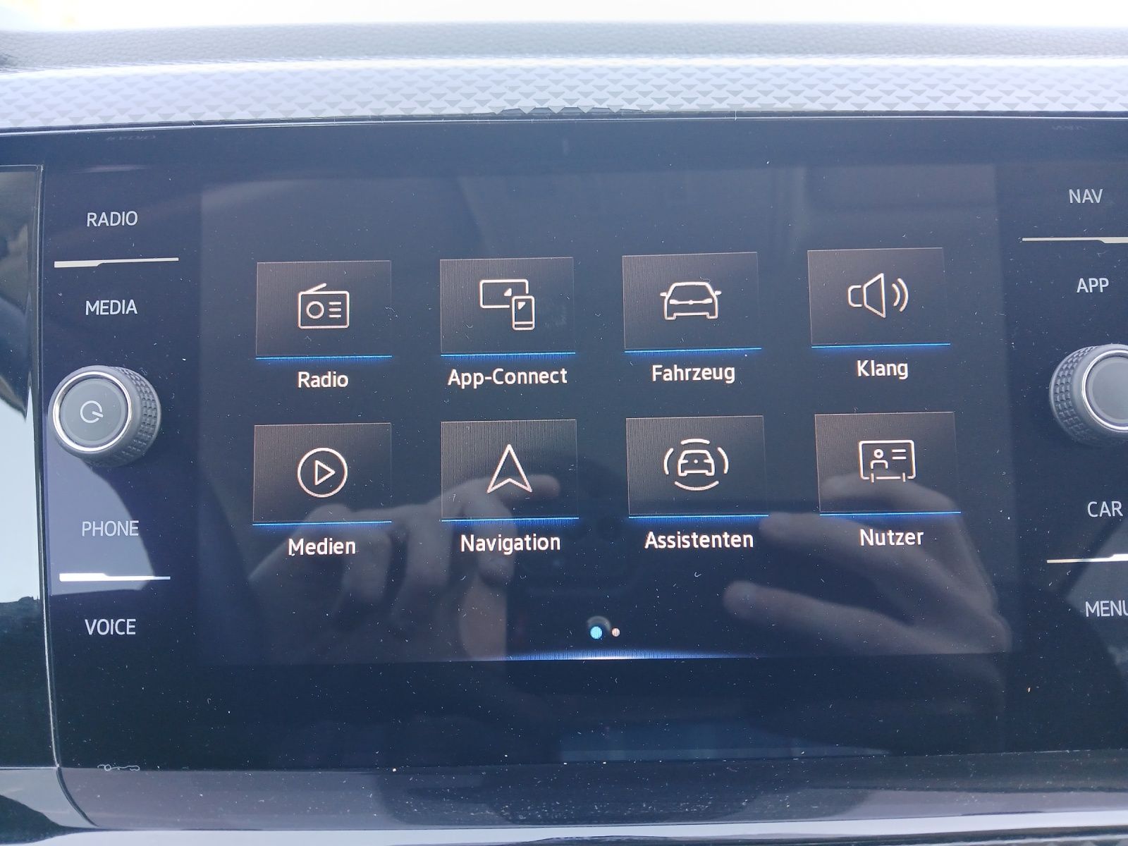 Fahrzeugabbildung Volkswagen Taigo TSI Life 1,99% LED AHK AID PDC SH LM
