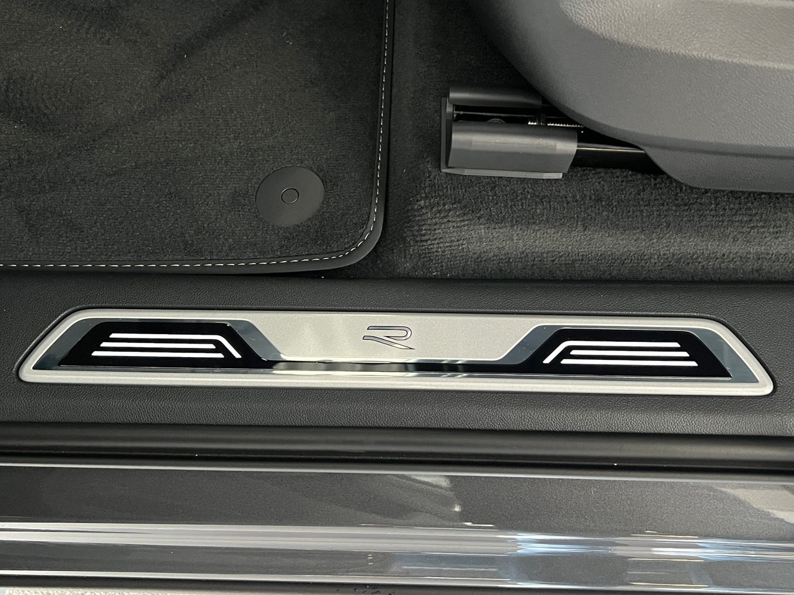 Fahrzeugabbildung Volkswagen Touareg R-Line 3.0 V6 TDI 4MOTION *Luftfederung,
