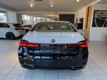 BMW 750 - 8