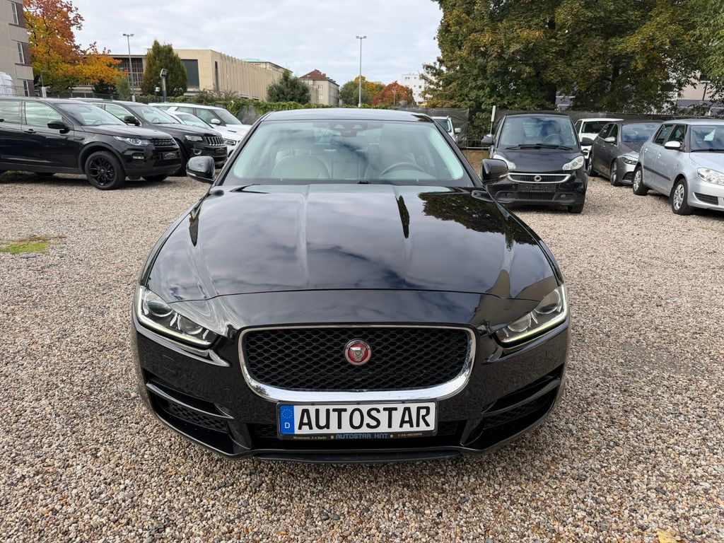 Jaguar XE 20d 180PS Automatik*Leder*Navi*Xenon