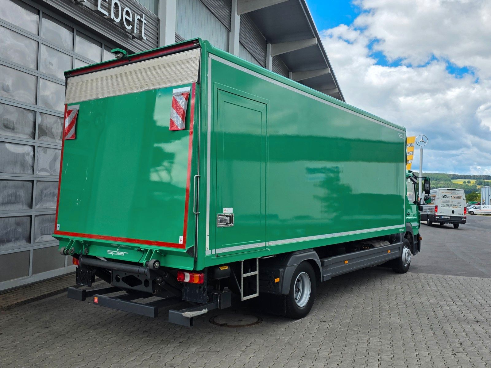 Fahrzeugabbildung Mercedes-Benz Atego 1524 L LBW 2.000kg Tür Kamera Spoiler