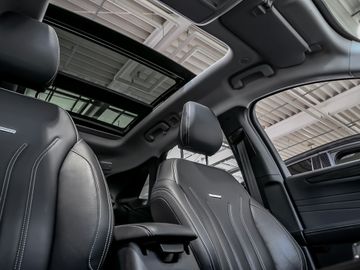 Ford Kuga 2.5 Plug-In Hybrid Vignale Stauassistent