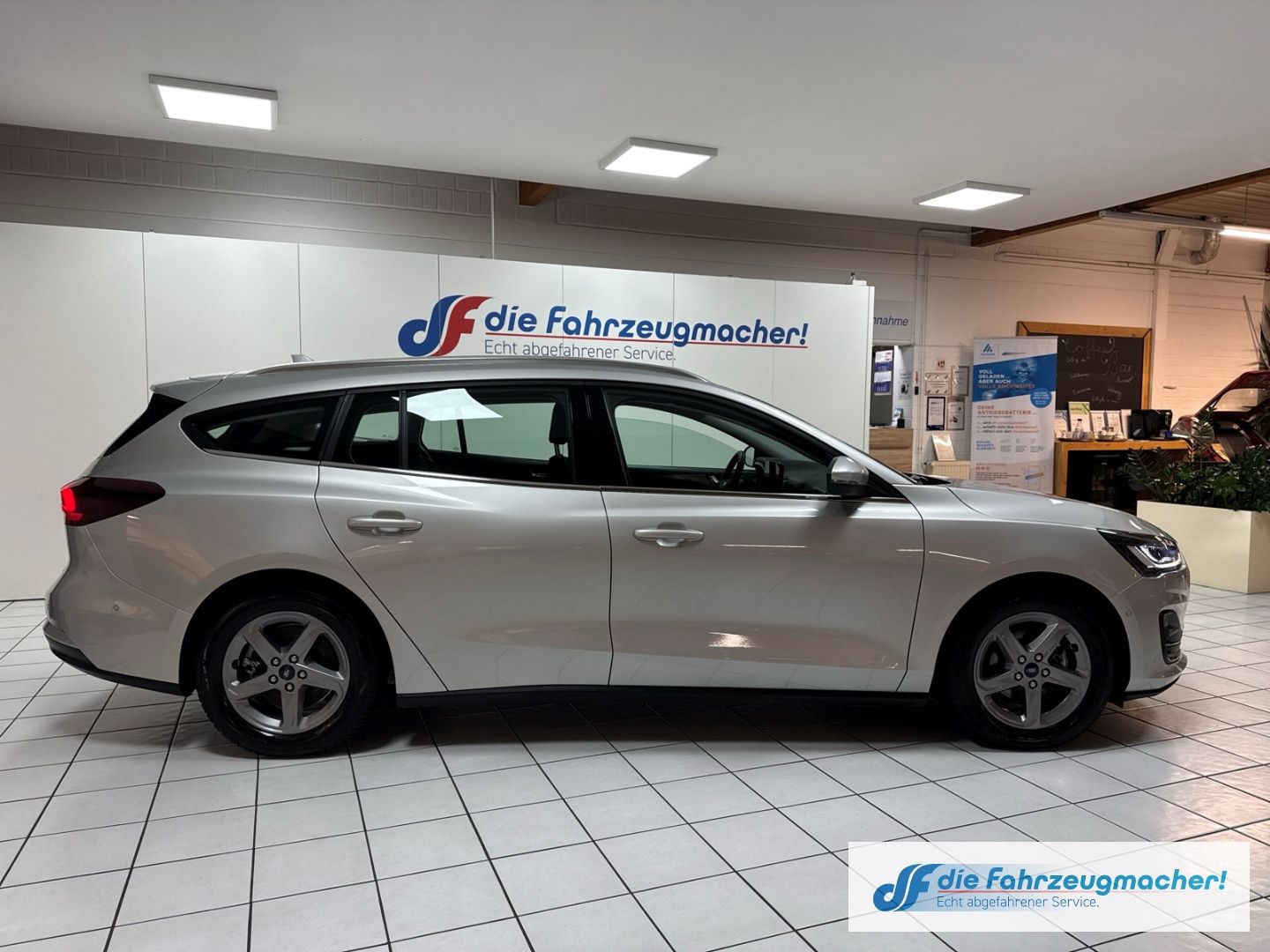Fahrzeugabbildung Ford Focus Turnier Titanium Navi LED ACC El. Heckklap