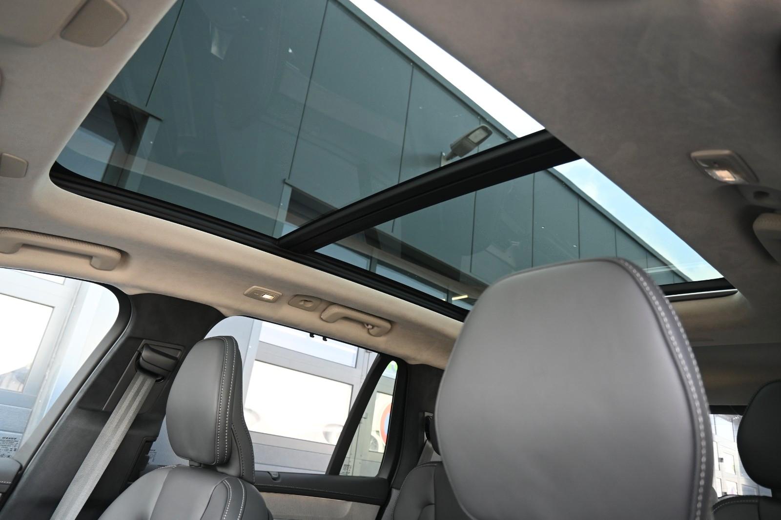 Volvo XC90 T8 AWD Ultra Dark Recharge Plug-In Hybrid