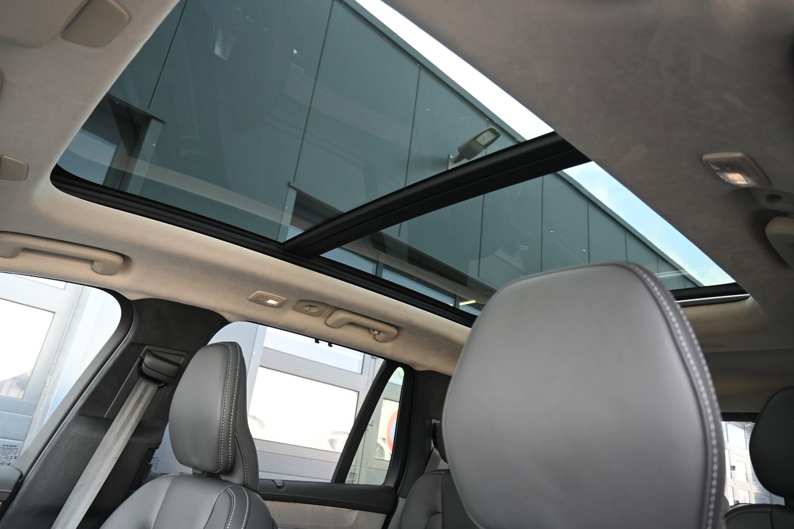 Fahrzeugabbildung Volvo XC90 T8 AWD Ultra Dark Recharge Plug-In Hybrid