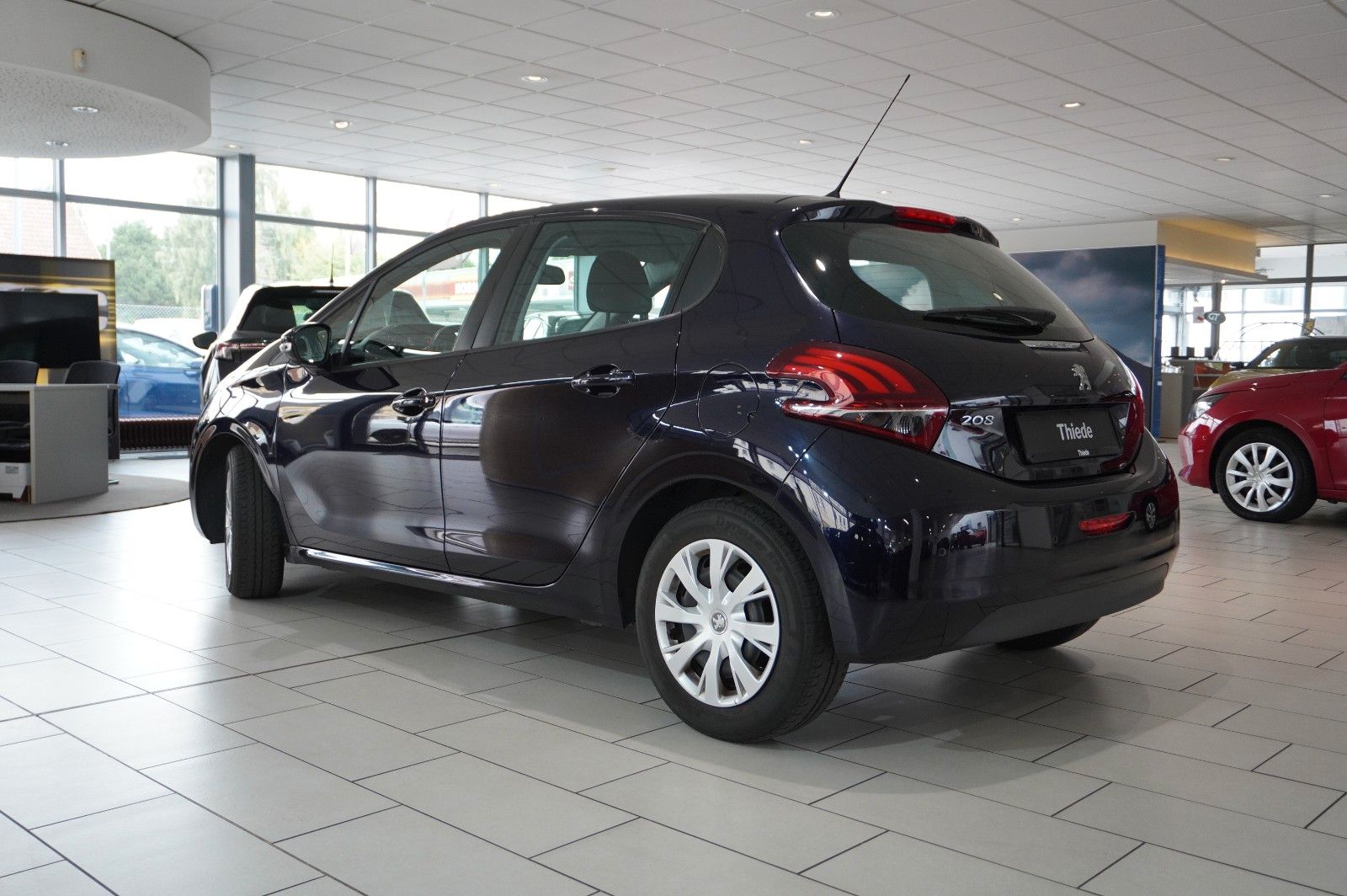 Fahrzeugabbildung Peugeot 208 LIM. 1.2 ACTIVE NAVI/LED/KLIMA/SHZ/PDC/TEMP