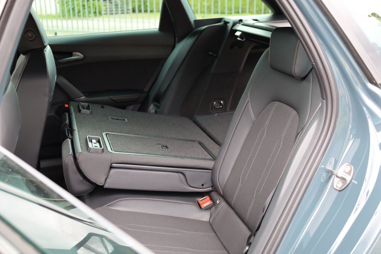 Fahrzeugabbildung CUPRA Leon Sportstourer 1.5 eTSI 110 kW DSG *AHZV