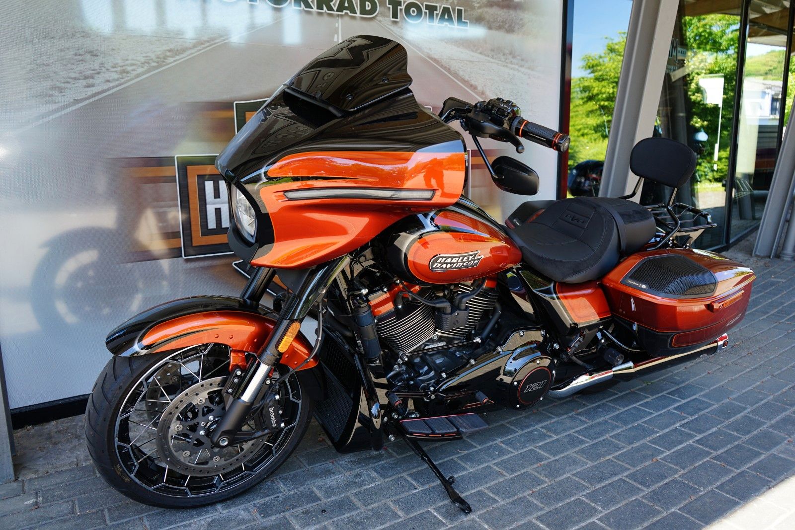 Fahrzeugabbildung Harley-Davidson Street Glide CVO FLHXSE Jekill & Hyde