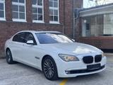 BMW 750 7 750 L i xDrive - weiße BMW 750