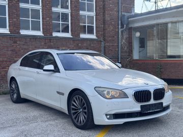 BMW 750 - 1