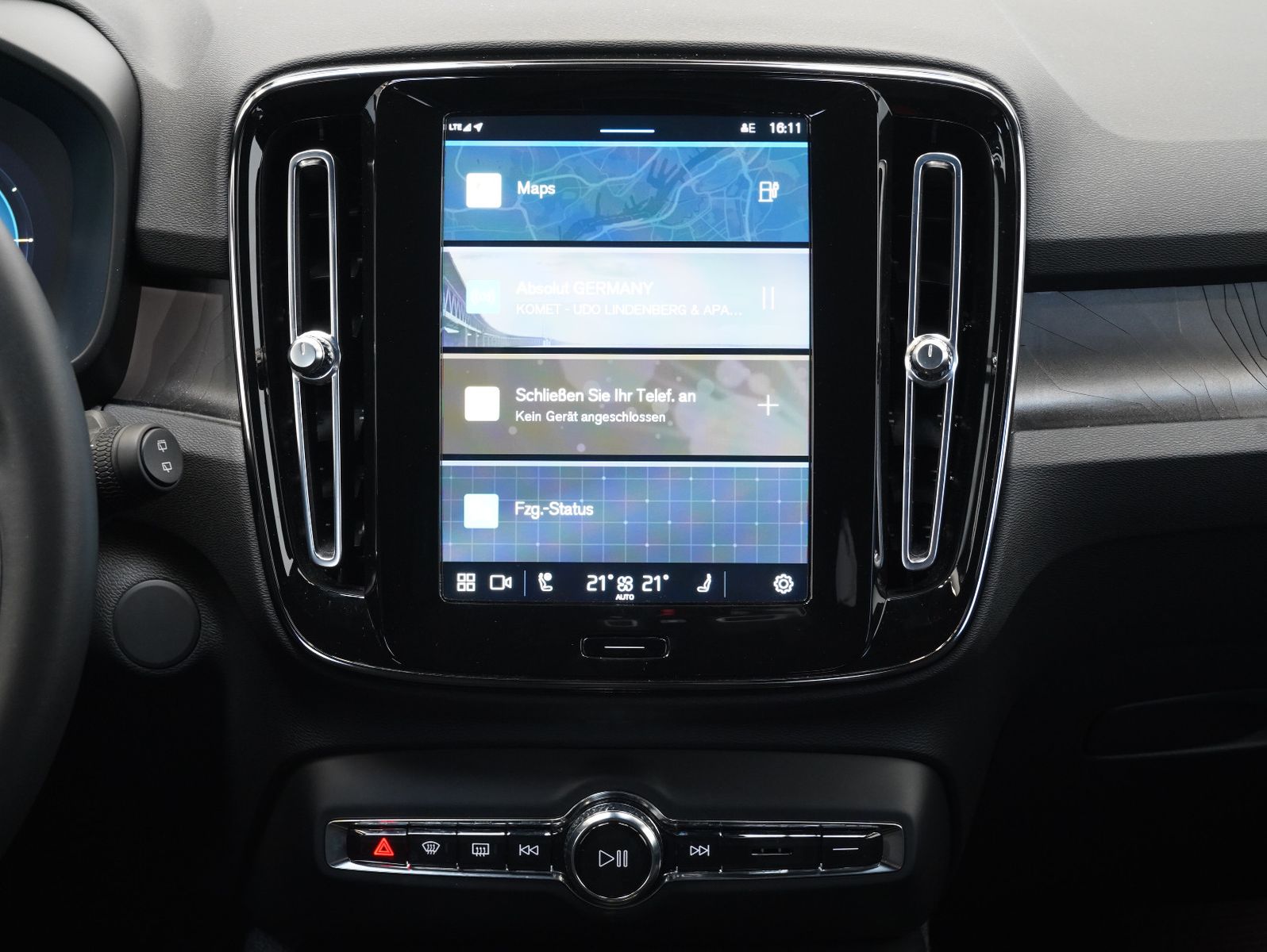 Fahrzeugabbildung Volvo XC40 Core Recharge Pure Electric AWD