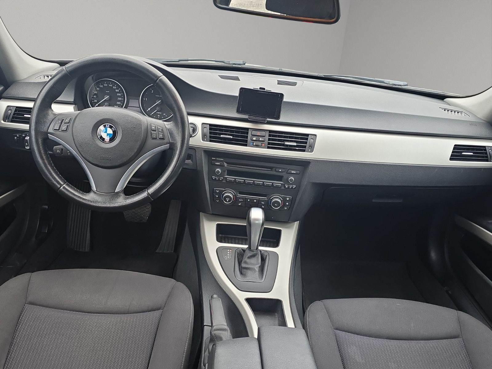 Fahrzeugabbildung BMW 325 DIESEL + NAVIGATION + TEMPOMAT + SITZHEIZUNG