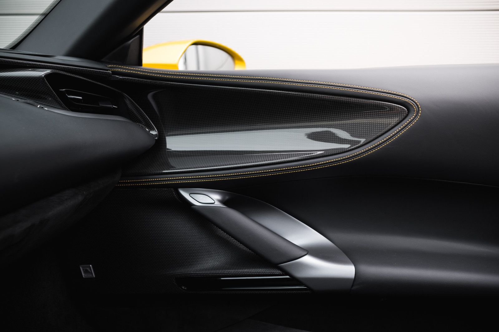 Fahrzeugabbildung Ferrari SF90 Spider-Giallo Montecarlo-Carbon-Lift-360´´