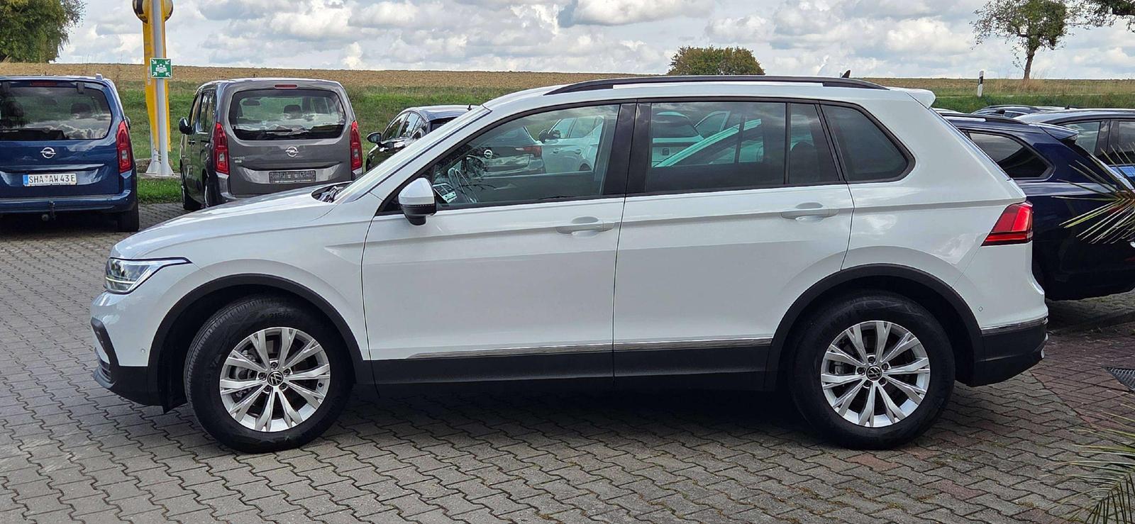 Volkswagen Tiguan Life 1.5TSI -LED PDC R.Kamera Navi SHZ LH