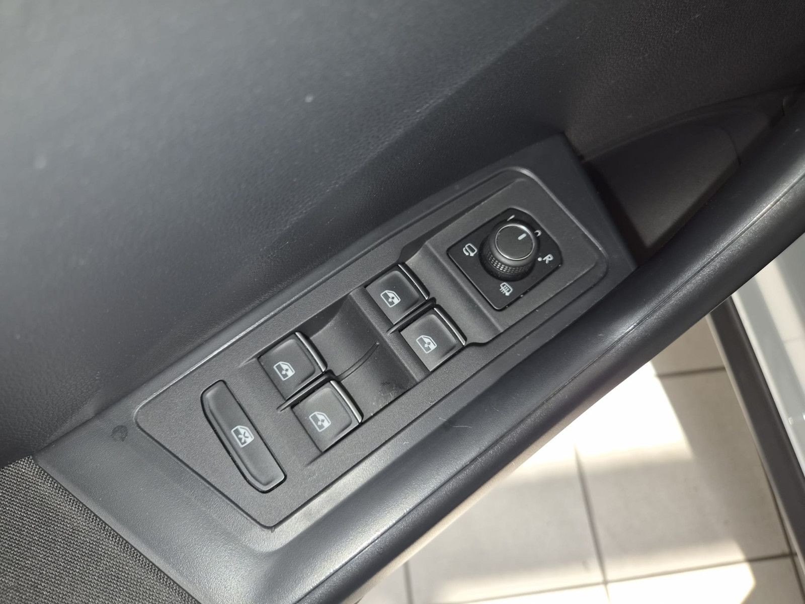Fahrzeugabbildung Volkswagen T-Roc Sport 4Motion / LED / SCHECKHEFT
