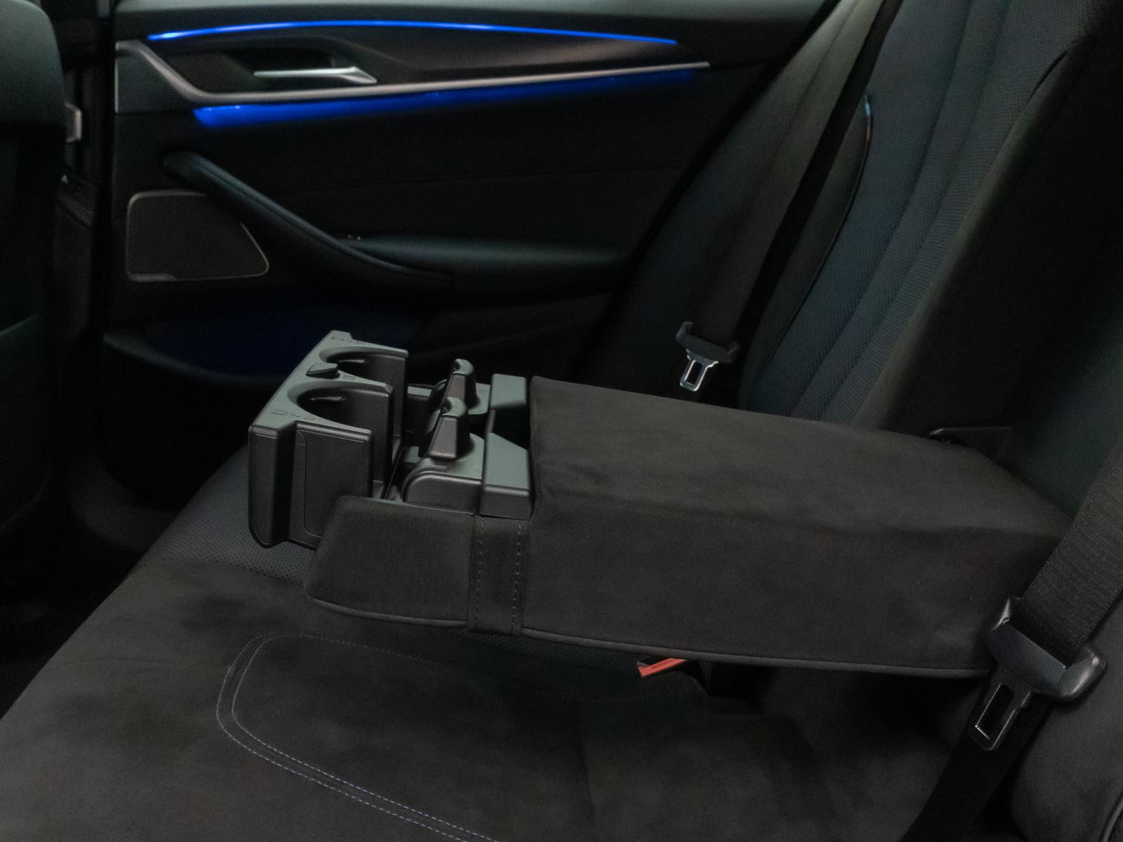 Fahrzeugabbildung BMW 530d xD M Sport Laser Kamera HUD DAB H/K 4xKlima