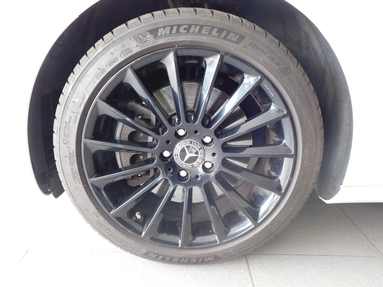Mercedes-Benz A 250 AUTOM KLIMA NAVI T.LED Parkassist LM