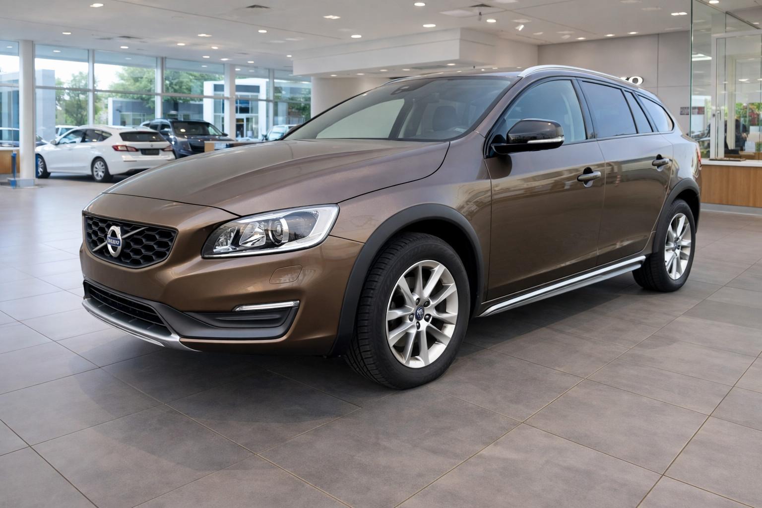 Volvo V60 D3 Cross Country Aut. - NAVI+XENON+SHZ+AHK
