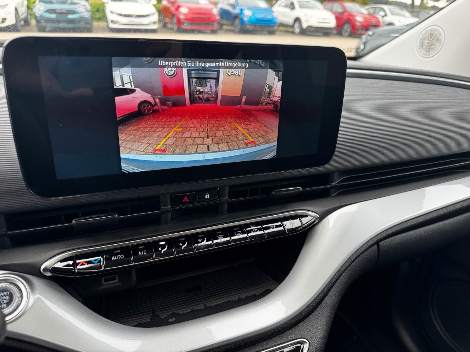 Fahrzeugabbildung Fiat 500e Icon Glasdach Navi Kamera Sitzheizung