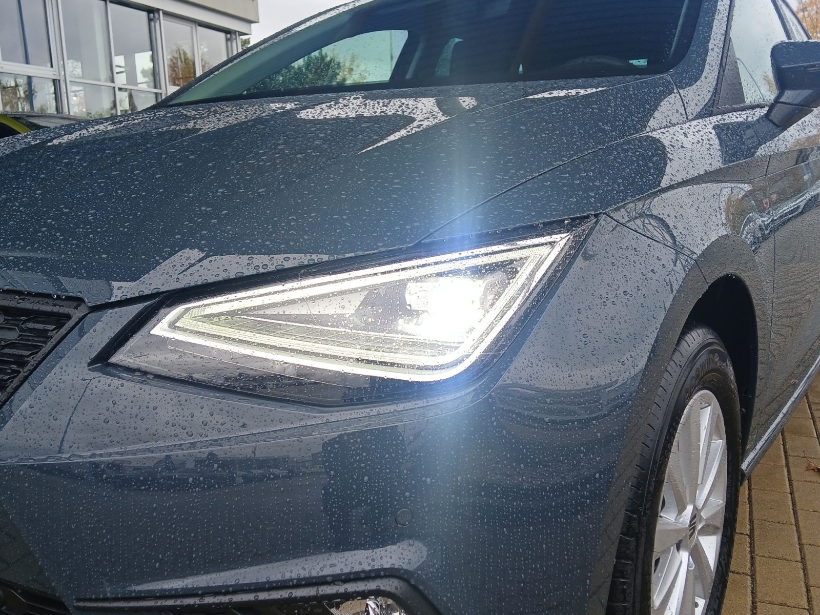 Fahrzeugabbildung SEAT Ibiza TSI Road-Edition LED Navi VC ACC  RFK SH L