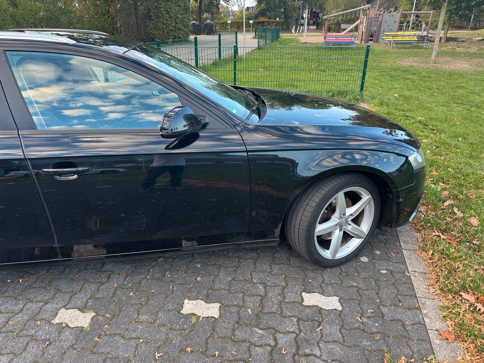 Audi A4 2010 — салон