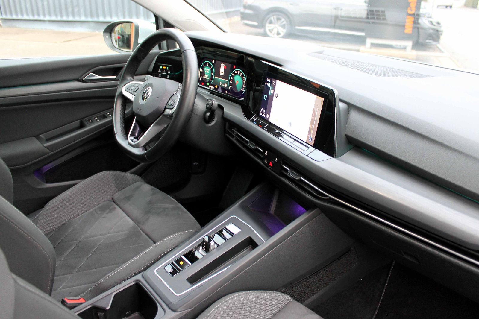 Fahrzeugabbildung Volkswagen Golf Variant 2.0TDI DSG Style AHK ACC KAM LED BT