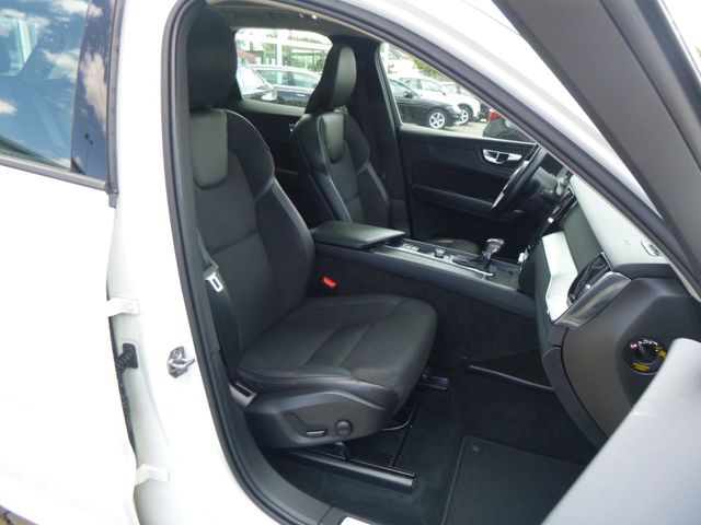 Fahrzeugabbildung Volvo XC60 D4 2WD Momentum>AUT/PANO/Standh./LED/NAVI