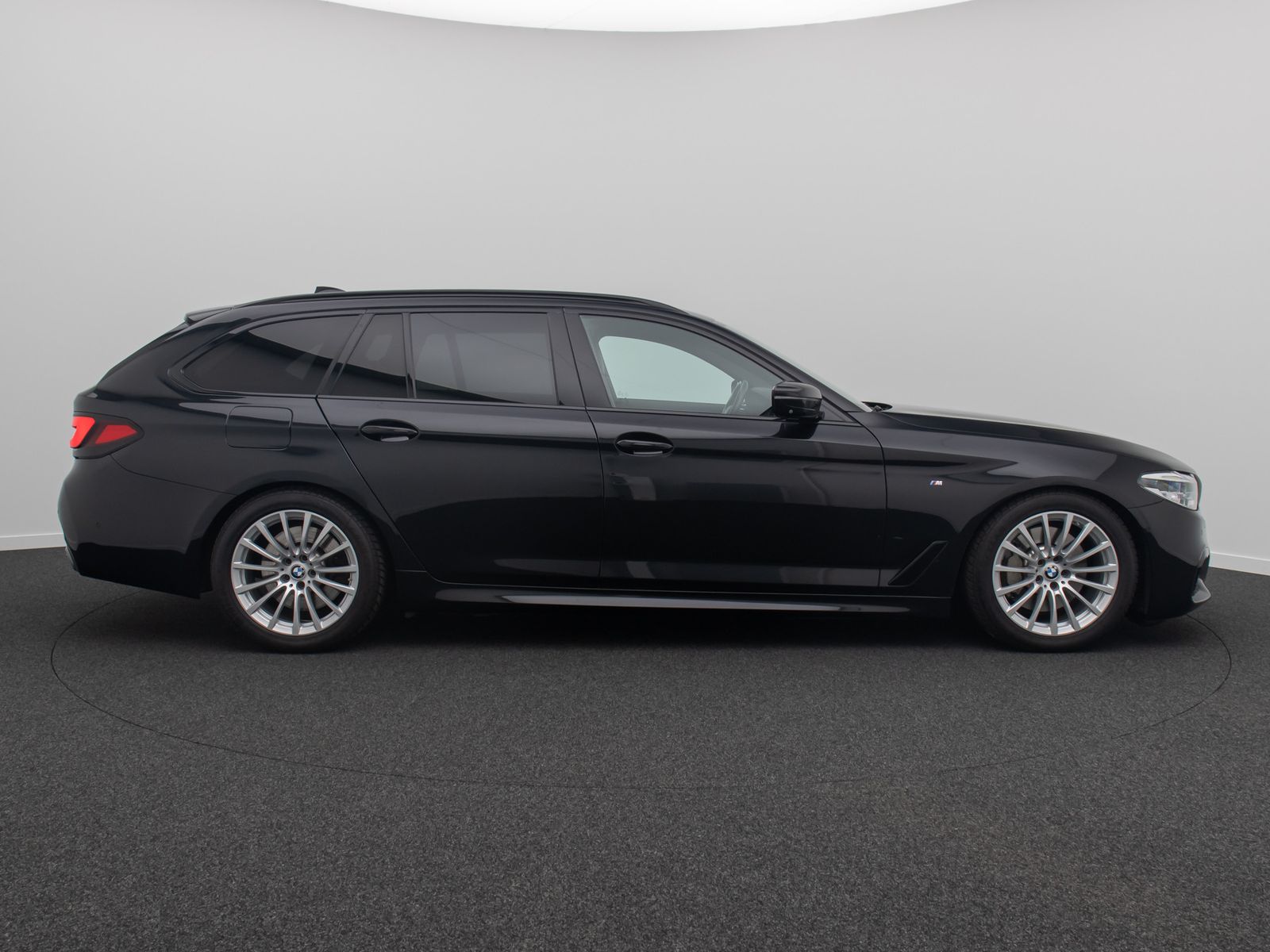 Fahrzeugabbildung BMW 530d xD M-Paket 360° LED DAB HUD Pano NaviPro