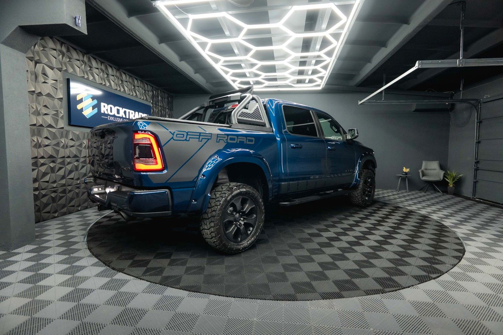 Fahrzeugabbildung Dodge RAM 5.7 V8 HEMI 4x4 OFFROAD NightPaket AXLE LOCK