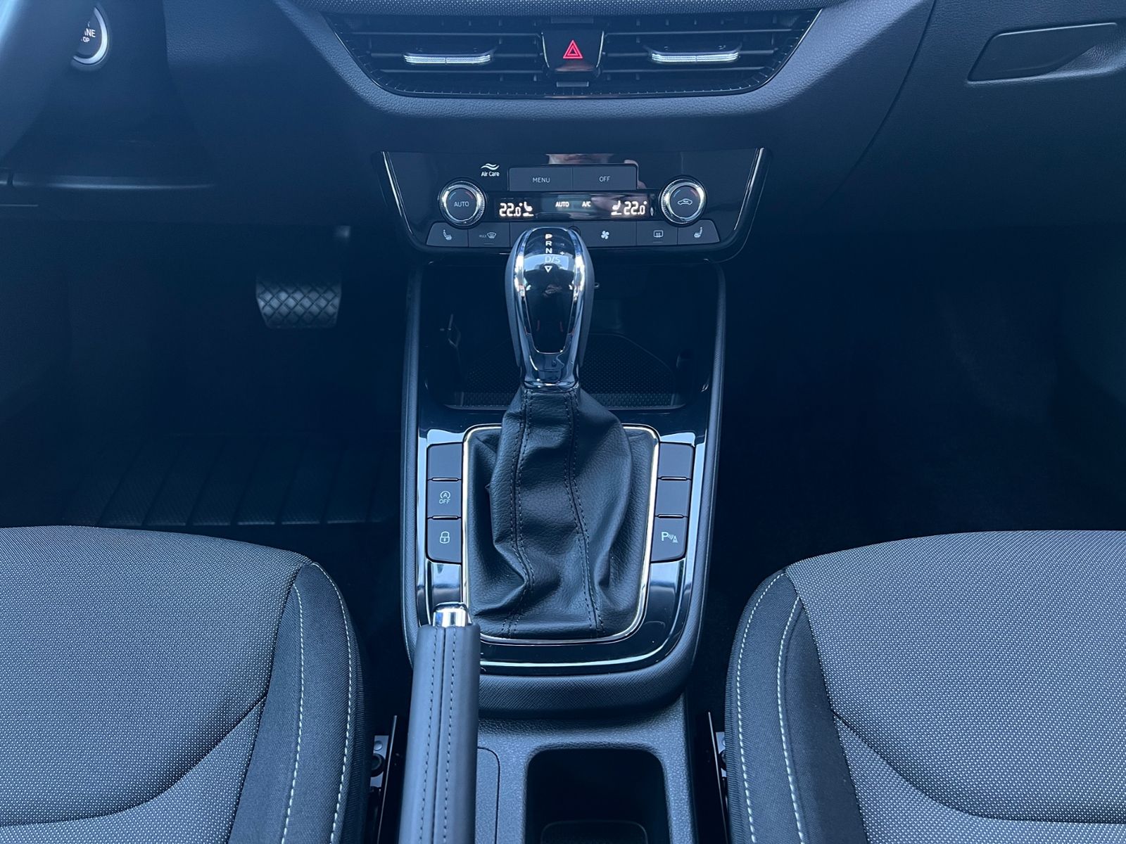 Fahrzeugabbildung SKODA Fabia Selection 1.0 TSI DSG *LED, KESSY, Rückfah