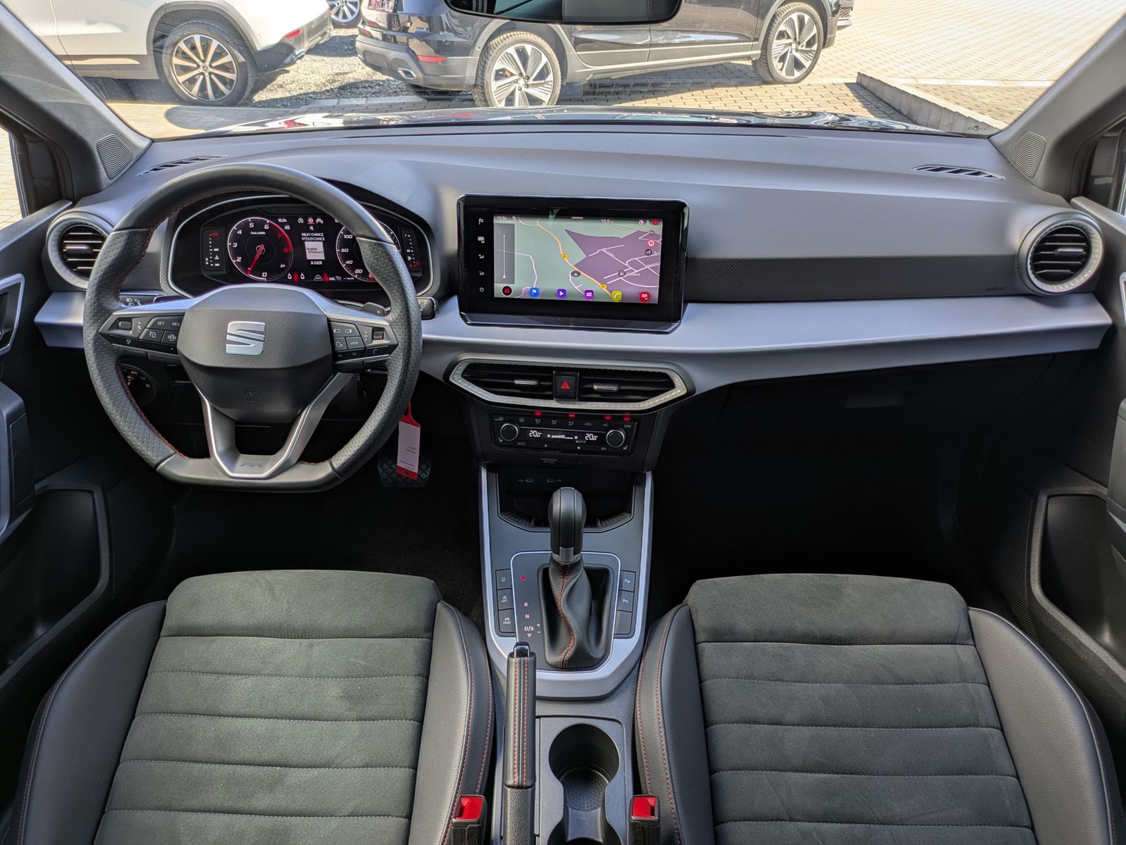 Fahrzeugabbildung SEAT Arona 1.0 TSI FR DSG AHK*ACC*LED*APP*DAB*KAMERA